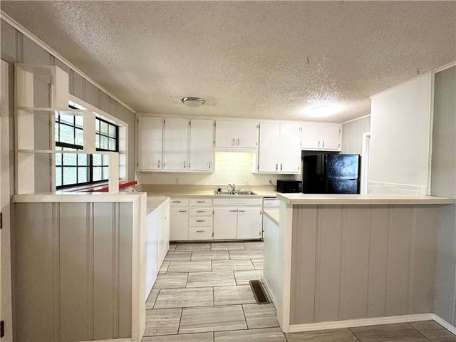 2201 W Deane Street, Fayetteville, AR 72703