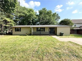 2201 W Deane Street, Fayetteville, AR 72703