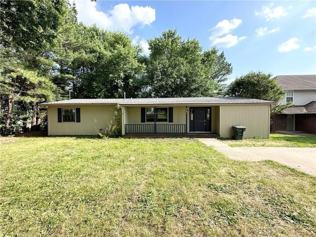 2201 W Deane Street, Fayetteville, AR 72703