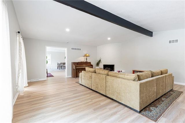 124 Johnson Road, Liberty, MO 64068