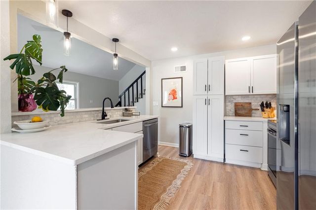124 Johnson Road, Liberty, MO 64068