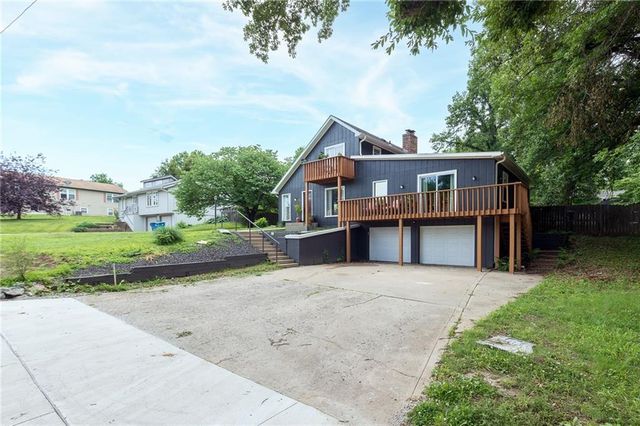 124 Johnson Road, Liberty, MO 64068