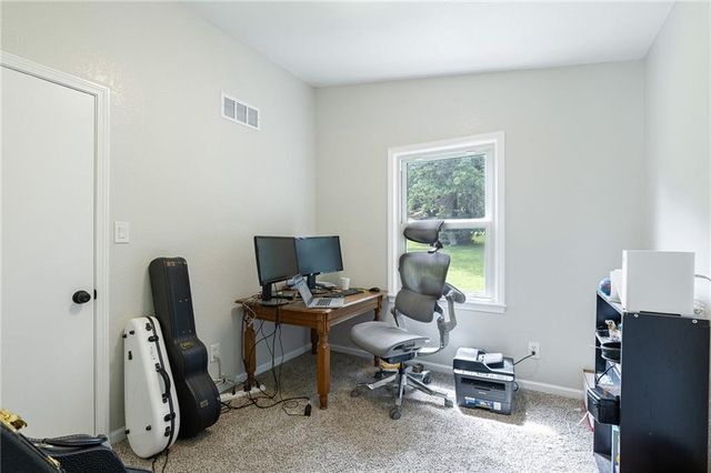 124 Johnson Road, Liberty, MO 64068