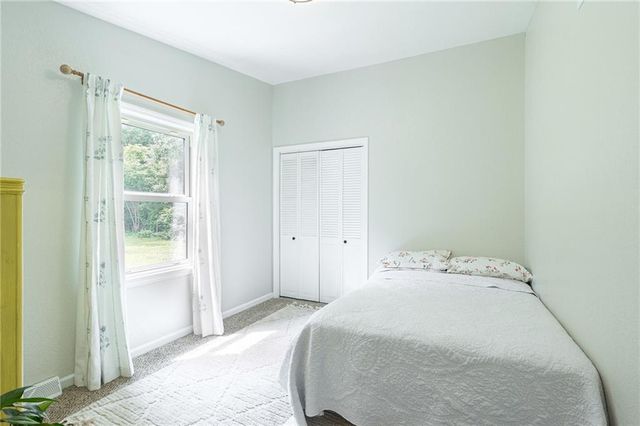124 Johnson Road, Liberty, MO 64068
