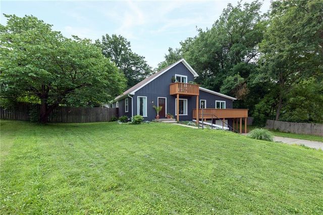 124 Johnson Road, Liberty, MO 64068