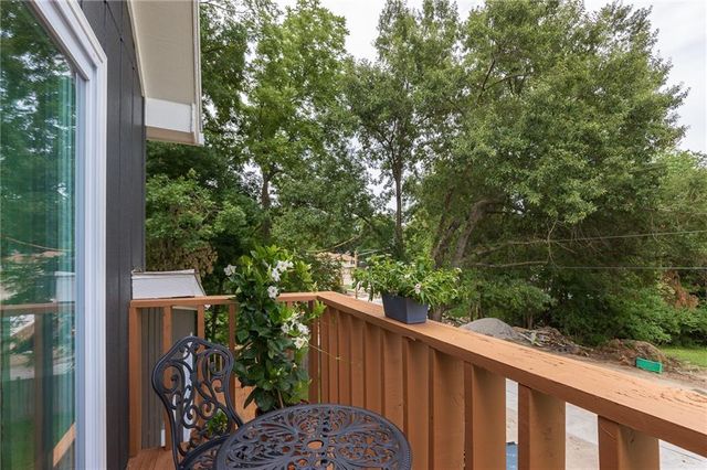 124 Johnson Road, Liberty, MO 64068