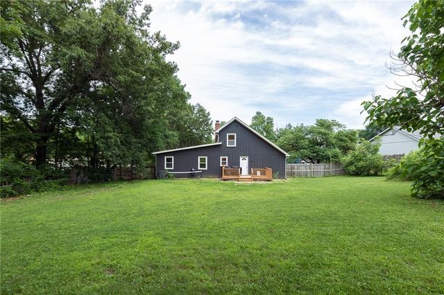 124 Johnson Road, Liberty, MO 64068