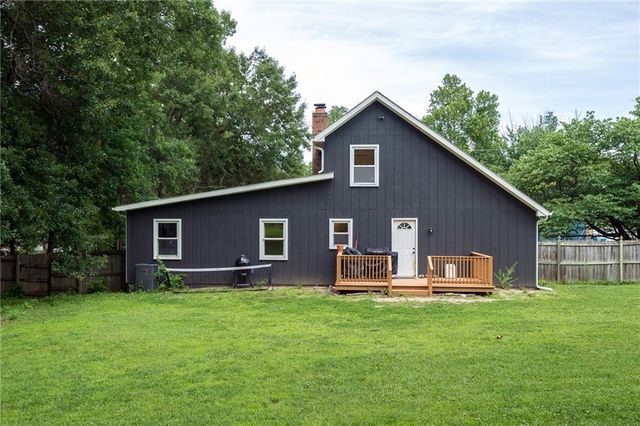 124 Johnson Road, Liberty, MO 64068