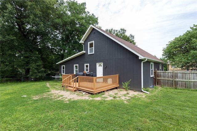 124 Johnson Road, Liberty, MO 64068