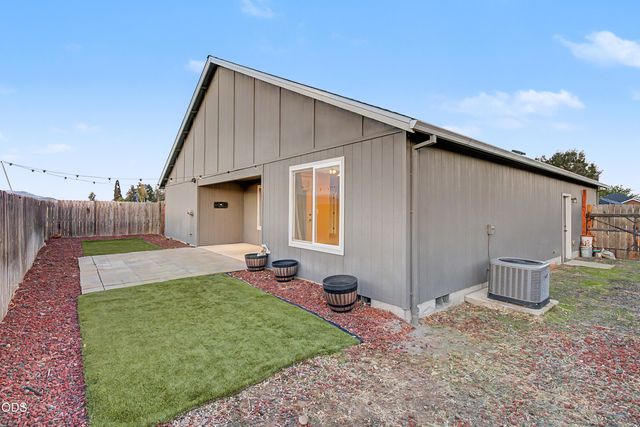8360 Kyra Lane, White City, OR 97503