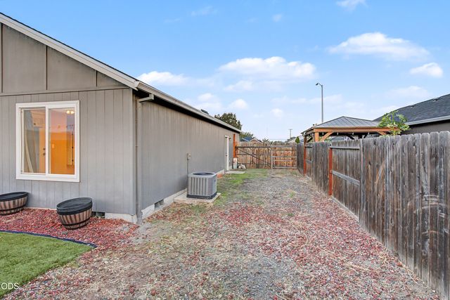8360 Kyra Lane, White City, OR 97503