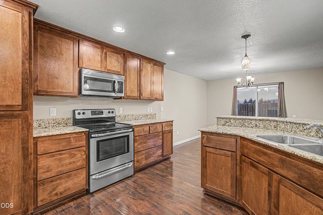 8360 Kyra Lane, White City, OR 97503