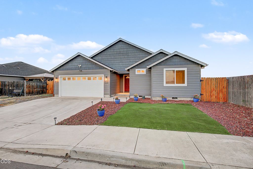 8360 Kyra Lane, White City, OR 97503