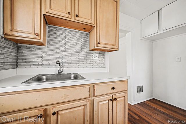 6065 Plainview Avenue, Detroit, MI 48228