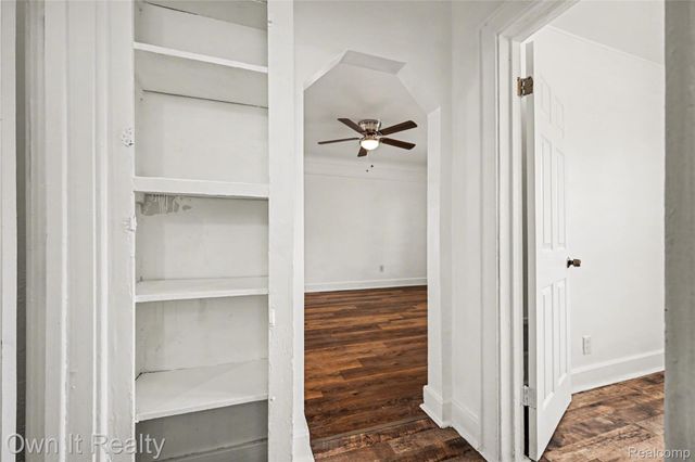 6065 Plainview Avenue, Detroit, MI 48228