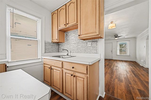 6065 Plainview Avenue, Detroit, MI 48228