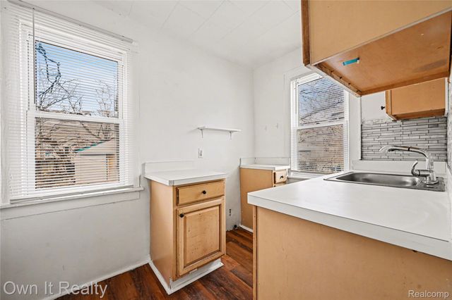 6065 Plainview Avenue, Detroit, MI 48228