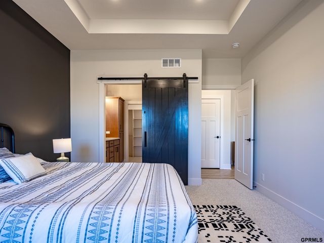 21706 Parkview Drive, Gretna, NE 68028