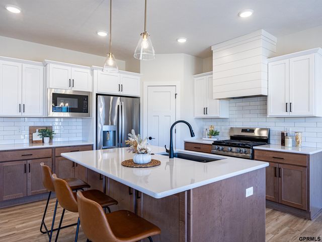 21706 Parkview Drive, Gretna, NE 68028