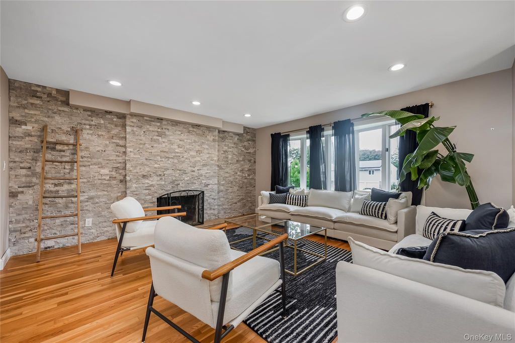 31 Sterling Lane, Smithtown, NY 11787 — photo 5