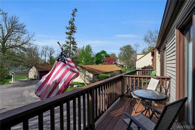 252 Old Meadow Drive, Amherst, NY 14051