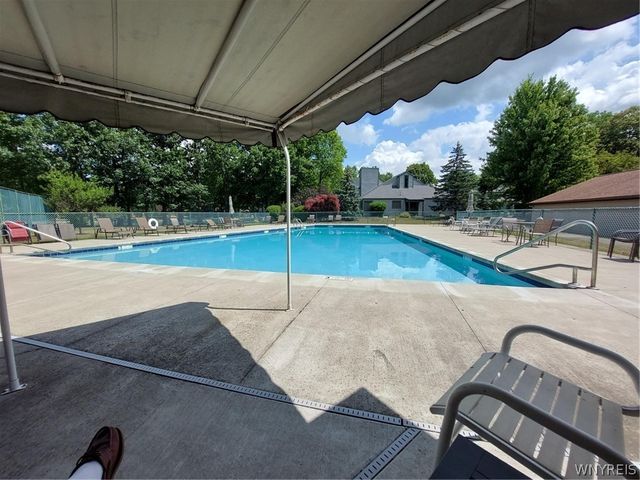252 Old Meadow Drive, Amherst, NY 14051
