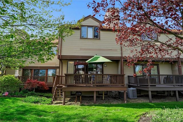 252 Old Meadow Drive, Amherst, NY 14051