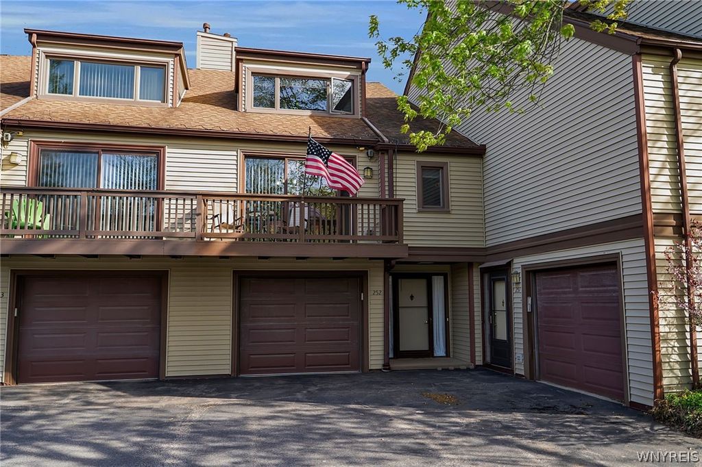 252 Old Meadow Drive, Amherst, NY 14051