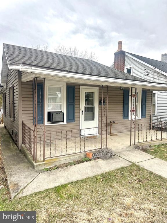 622 W 5TH ST, Lewistown, PA 17044