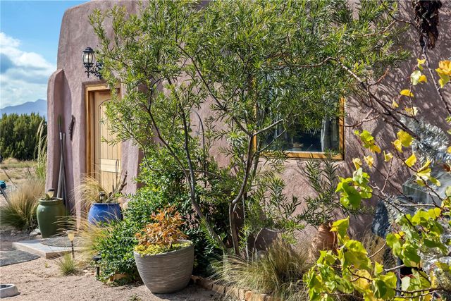 27 San Marcos Road W, Santa Fe, NM 87508