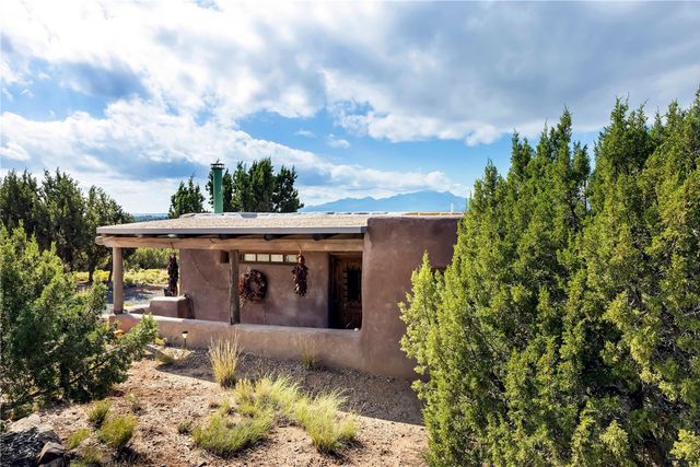 27 San Marcos Road W, Santa Fe, NM 87508
