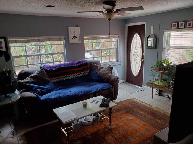 415 NE 8th Avenue Cottage on alley, Fort Lauderdale, FL 33301