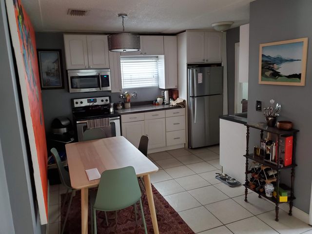 415 NE 8th Avenue Cottage on alley, Fort Lauderdale, FL 33301