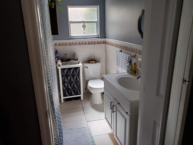 415 NE 8th Avenue Cottage on alley, Fort Lauderdale, FL 33301
