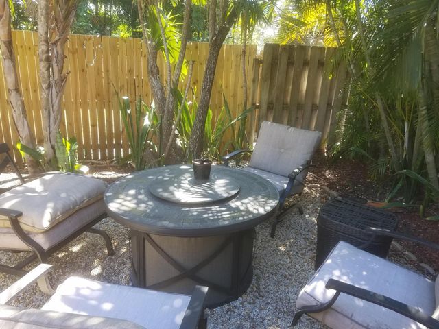 415 NE 8th Avenue Cottage on alley, Fort Lauderdale, FL 33301