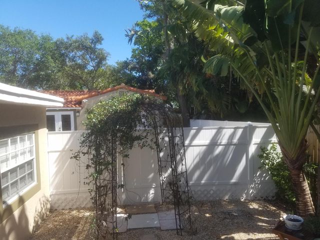 415 NE 8th Avenue Cottage on alley, Fort Lauderdale, FL 33301