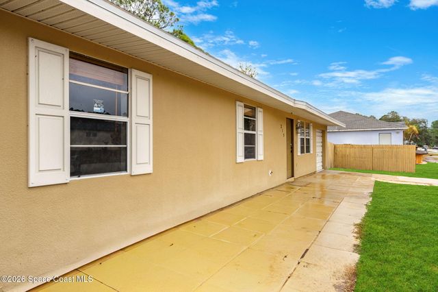 215 Hagerstown Street SW, Palm Bay, FL 32908