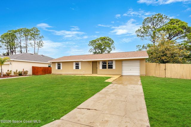 215 Hagerstown Street SW, Palm Bay, FL 32908