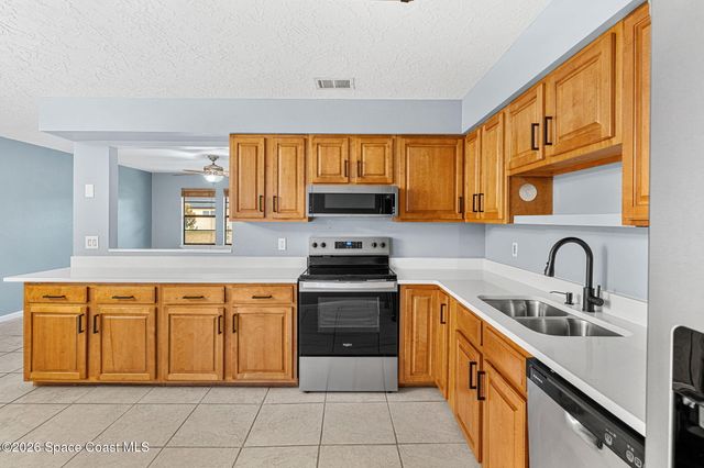 215 Hagerstown Street SW, Palm Bay, FL 32908