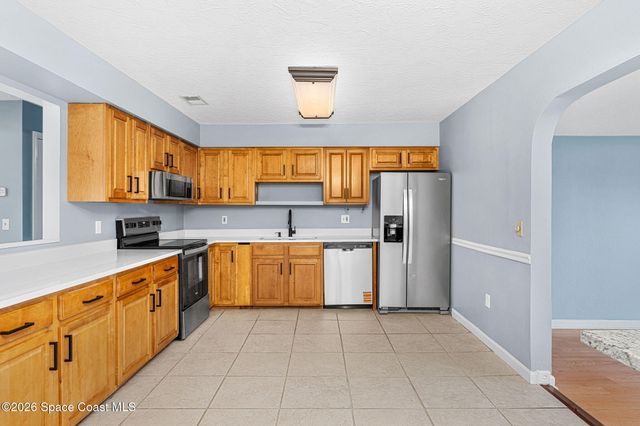 215 Hagerstown Street SW, Palm Bay, FL 32908
