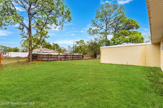 215 Hagerstown Street SW, Palm Bay, FL 32908
