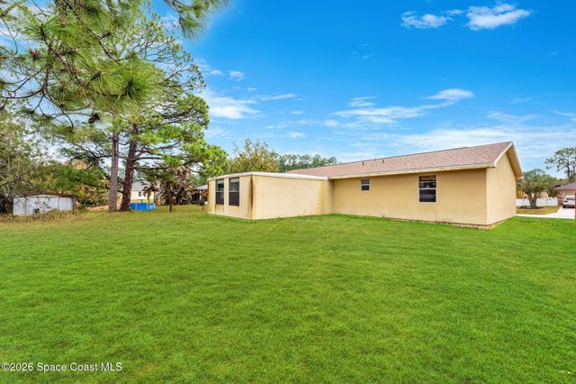 215 Hagerstown Street SW, Palm Bay, FL 32908