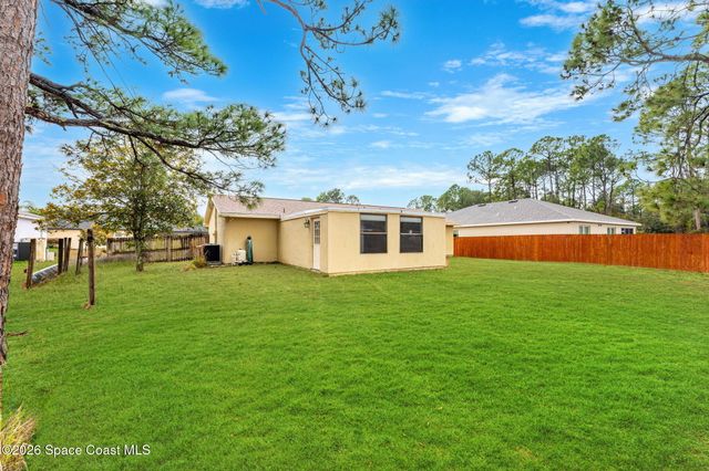 215 Hagerstown Street SW, Palm Bay, FL 32908