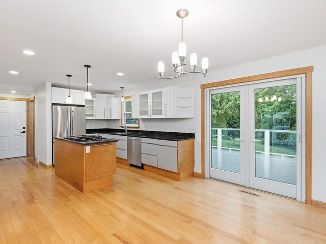 11335 40th Avenue N, Plymouth, MN 55441