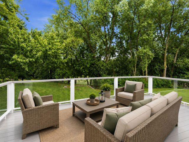 11335 40th Avenue N, Plymouth, MN 55441