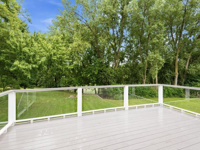 11335 40th Avenue N, Plymouth, MN 55441