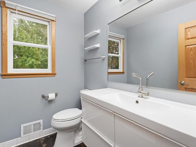 11335 40th Avenue N, Plymouth, MN 55441
