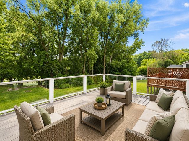 11335 40th Avenue N, Plymouth, MN 55441