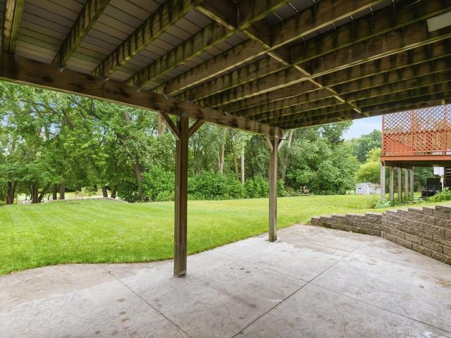 11335 40th Avenue N, Plymouth, MN 55441