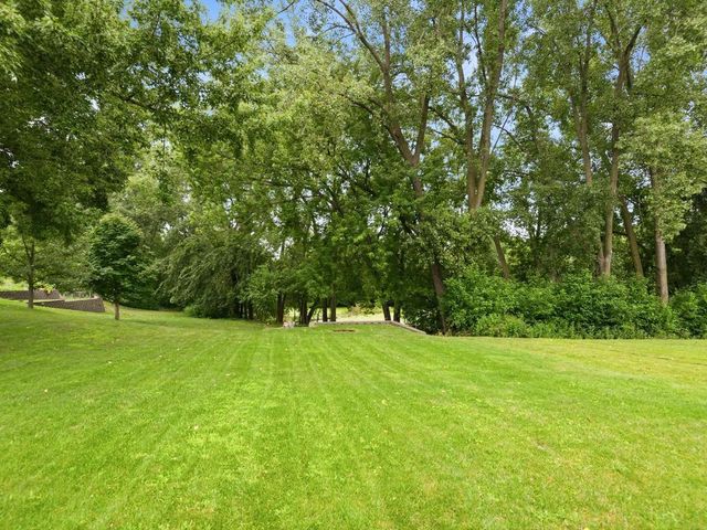11335 40th Avenue N, Plymouth, MN 55441
